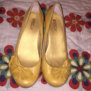 Seychelles Mustard bow detail wedge